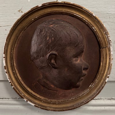 Medaillon aus Terrakotta von Charles Filleul Profil junger Junge XX.