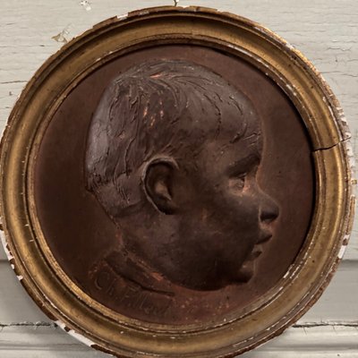 Medaillon aus Terrakotta von Charles Filleul Profil junger Junge XX.