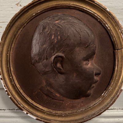 Medaillon aus Terrakotta von Charles Filleul Profil junger Junge XX.