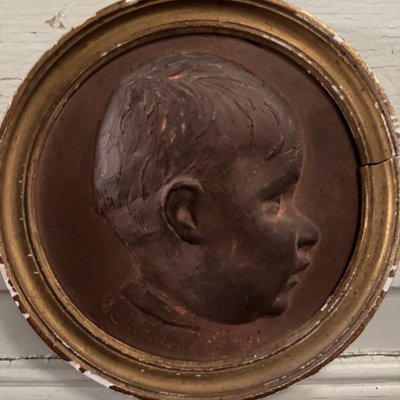 Medaillon aus Terrakotta von Charles Filleul Profil junger Junge XX.