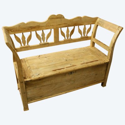 Savoyard Storage Bench with Openwork Backrest