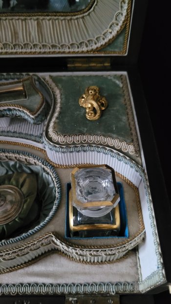 Napoleon 3 sewing kit, interior in good condition