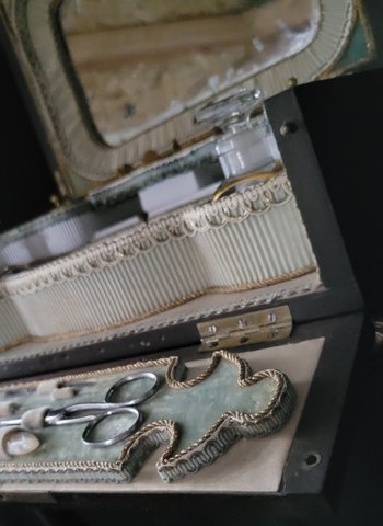 Napoleon 3 sewing kit, interior in good condition
