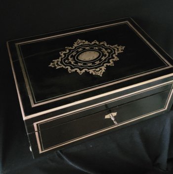Napoleon 3 sewing kit, interior in good condition