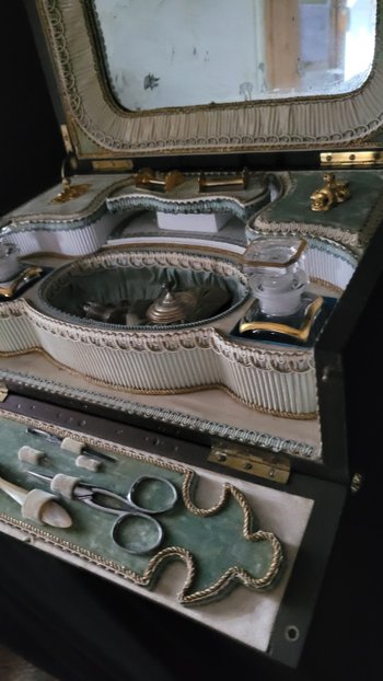 Napoleon 3 sewing kit, interior in good condition