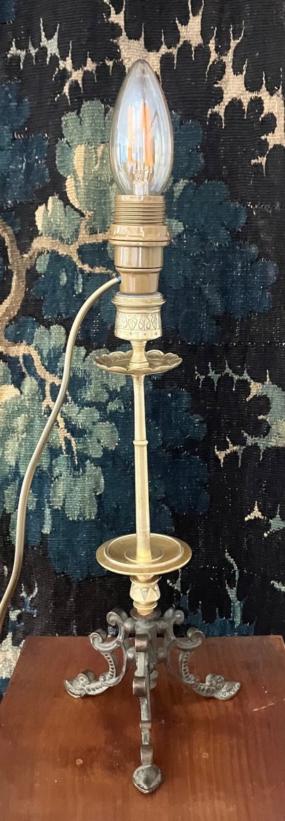 Lovely lamp in gilded bronze and black patina in the Antique style from the Napoleon III period
