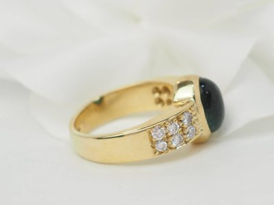 Anello in oro giallo e smeraldo