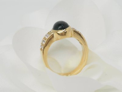 Anello in oro giallo e smeraldo
