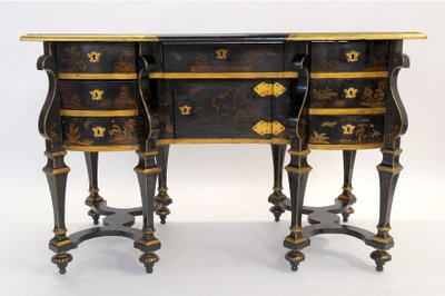 Mazarin-Schreibtisch mit schwarzem Hintergrund und Goldverzierung - Zeit Ludwigs XIV. - Um 1680