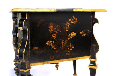 Mazarin-Schreibtisch mit schwarzem Hintergrund und Goldverzierung - Zeit Ludwigs XIV. - Um 1680