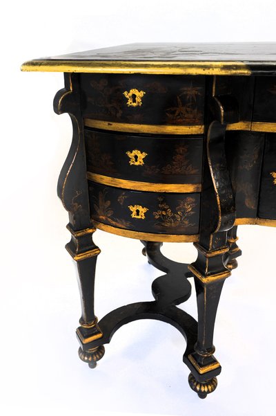 Mazarin-Schreibtisch mit schwarzem Hintergrund und Goldverzierung - Zeit Ludwigs XIV. - Um 1680