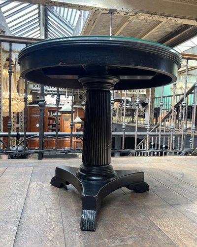 Paire de tables bistrot en bois laqué noir