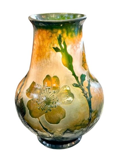 Daum Hammerschlagvase "Wild Roses"