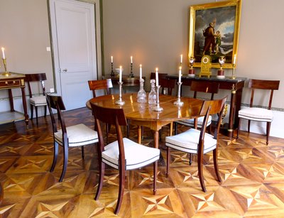 Tavolo da pranzo Luigi XVI in mogano massiccio con prolunga in mogano - inizio XIX secolo