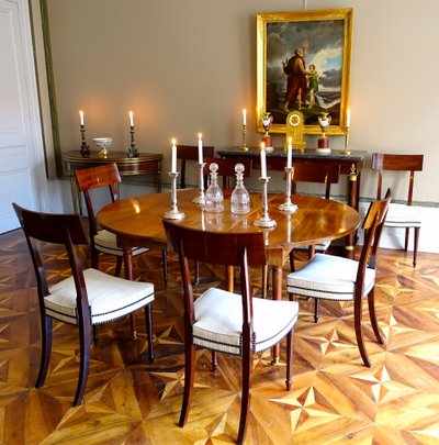 Tavolo da pranzo Luigi XVI in mogano massiccio con prolunga in mogano - inizio XIX secolo