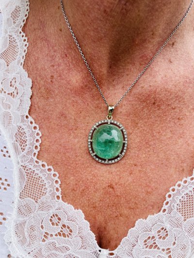 Anhänger Mit Smaragd In Cabochon Und Diamanten Besetzt
