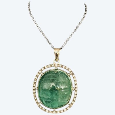 Anhänger Mit Smaragd In Cabochon Und Diamanten Besetzt