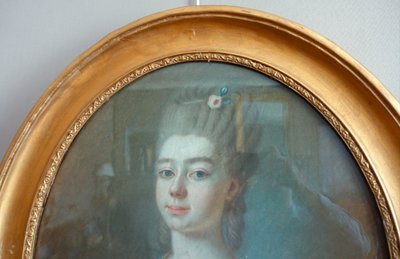 Scuola francese del XVIII secolo, ritratto di signora aristocratica in Flora, pastello, periodo Luigi XV