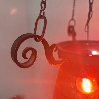 Lustre ancien en verre rouge de la fin du 19ème siècle ! Mesure h 82 cm l 30 cm