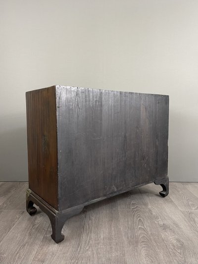 Cabinet Coréen Ancien En Bois Laqué Et Incrustations Métalliques, Fin XIXe Siècle