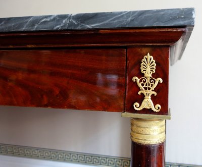 Grande consolle di epoca Impero in mogano, bronzo dorato e marmo blu Turchino - 129 cm