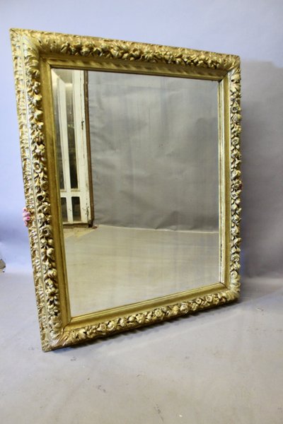 Important Miroir Louis XIV Richement Sculpté De Fleurs En Bois Doré
