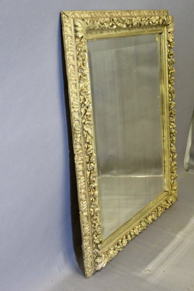Important Miroir Louis XIV Richement Sculpté De Fleurs En Bois Doré