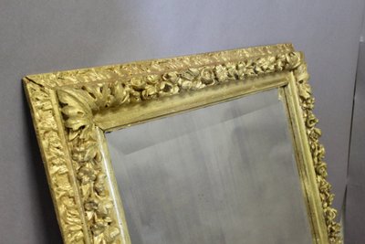 Important Miroir Louis XIV Richement Sculpté De Fleurs En Bois Doré