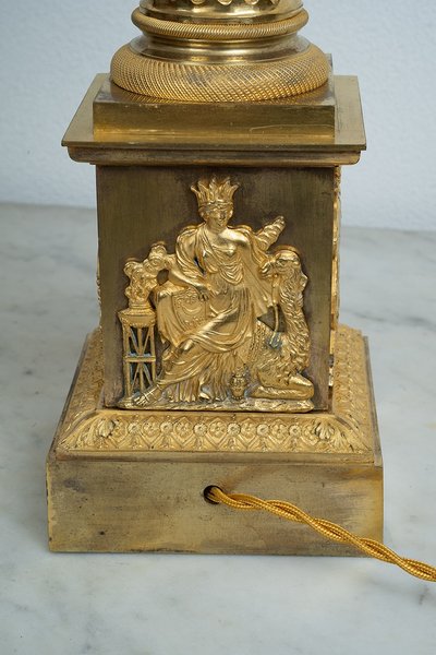 Lampe Empire ancienne française en bronze doré, début XIXe siècle.