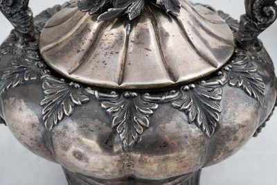 Service en argent ancien datant de la première moitié du 19ème siècle.