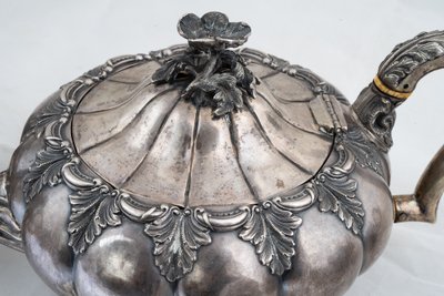 Service en argent ancien datant de la première moitié du 19ème siècle.