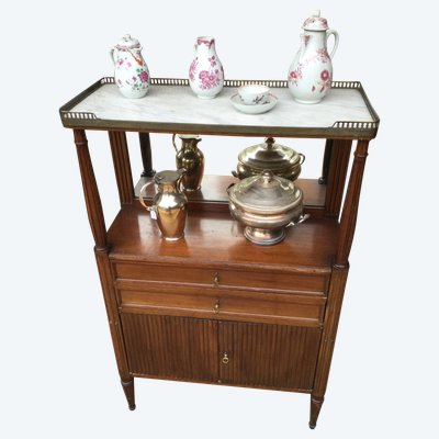 Une console- desserte de style Louis XVI en acajou