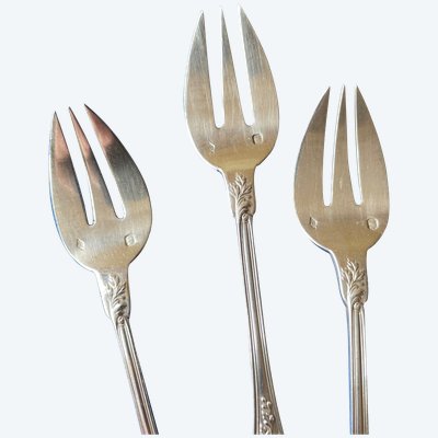 6 oyster forks.