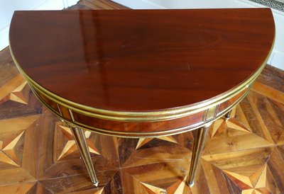 Mahogany half-moon game table / dining table, Louis XVI Directoire period - late 18th century