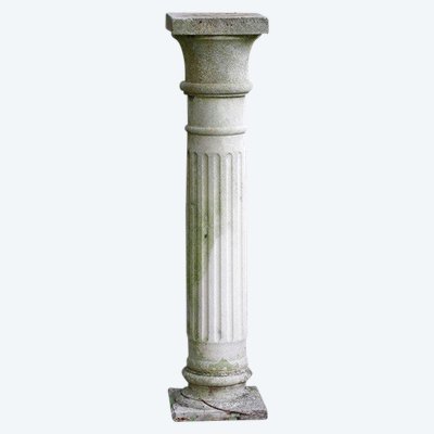 Column in reconstituted stone