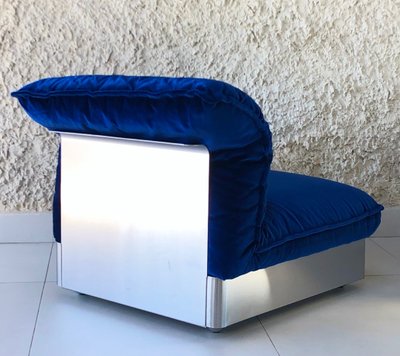 Chauffeuse en inox et tissu velours bleu roy dans le style de François Monnet, France années 70