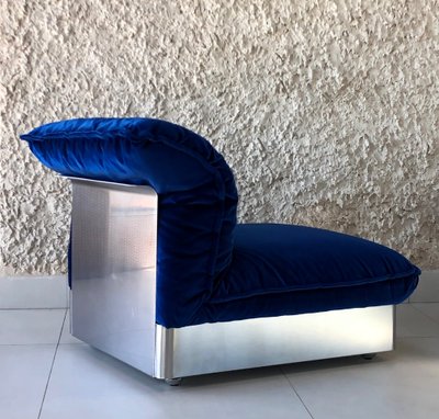 Chauffeuse en inox et tissu velours bleu roy dans le style de François Monnet, France années 70