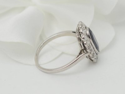 Bague Pompadour en or blanc, saphir et diamants