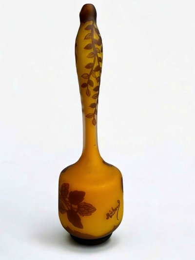Richard - Soliflore Vase with Wild Hop Design