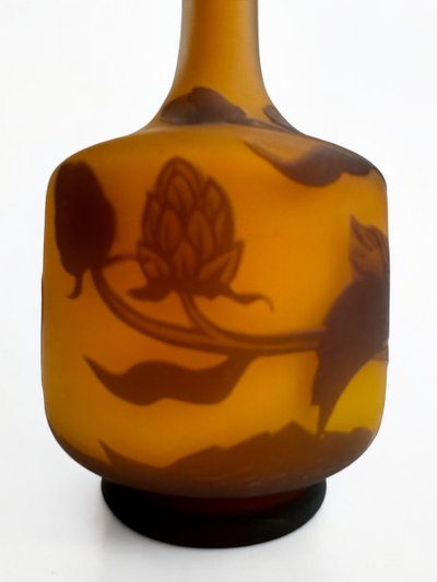 Richard - Soliflore Vase with Wild Hop Design