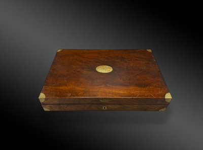 Box containing a PAIR OF PISTOLS signed LASSENCE - RONGE A LIEGE Belgium - XIXth century