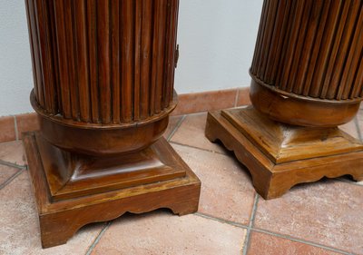 Pair of antique cherry columns with white marble top. Naples, 19th century.