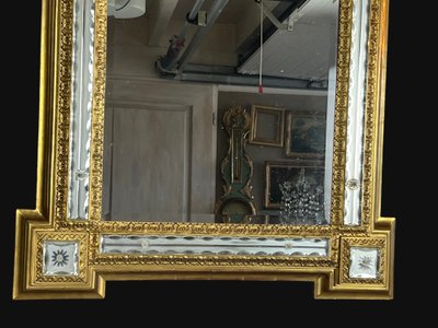 MIROIR ANCIEN DU XIXe EN BOIS DORÉ ENTOURÉ DE BAGUETTES DE MIROIRS OPAQUES