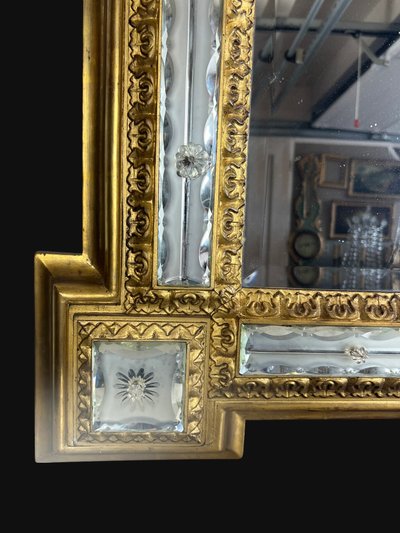 MIROIR ANCIEN DU XIXe EN BOIS DORÉ ENTOURÉ DE BAGUETTES DE MIROIRS OPAQUES