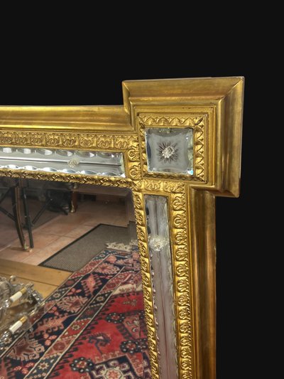 MIROIR ANCIEN DU XIXe EN BOIS DORÉ ENTOURÉ DE BAGUETTES DE MIROIRS OPAQUES