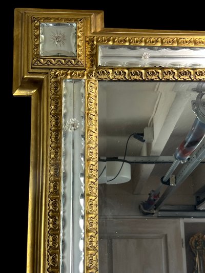 MIROIR ANCIEN DU XIXe EN BOIS DORÉ ENTOURÉ DE BAGUETTES DE MIROIRS OPAQUES
