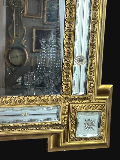 MIROIR ANCIEN DU XIXe EN BOIS DORÉ ENTOURÉ DE BAGUETTES DE MIROIRS OPAQUES