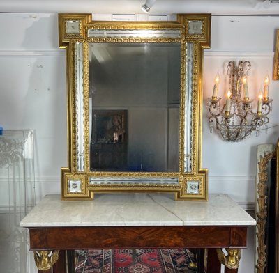 MIROIR ANCIEN DU XIXe EN BOIS DORÉ ENTOURÉ DE BAGUETTES DE MIROIRS OPAQUES