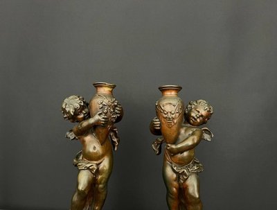 Pair of patinated bronze figures - Winged putti with amphorae, signed Aug. Moreau, circa 1900