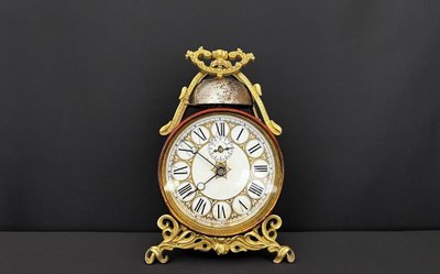 French mechanical alarm clock in red lacquer Chinoiserie, late 19th century